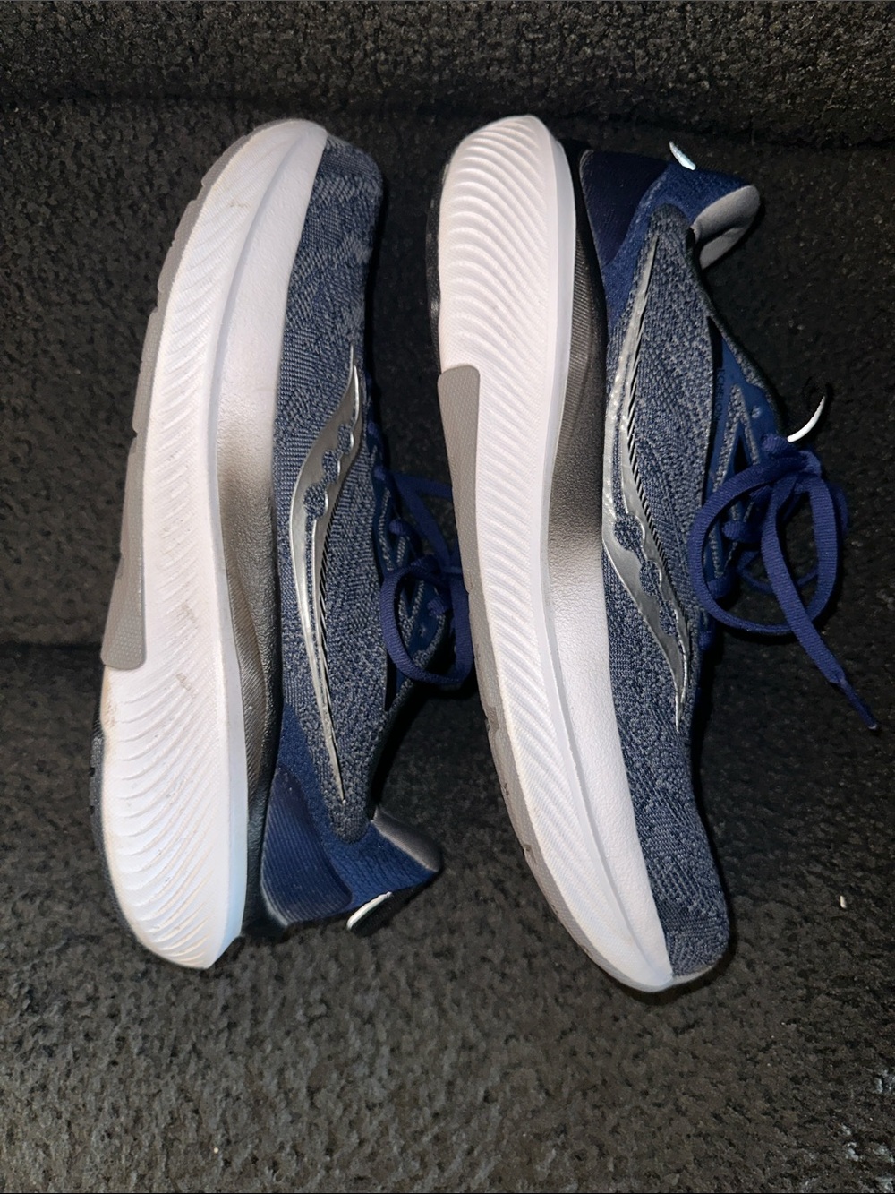 SAUCONY echelon 9 shoe in indigo/black size M 7/W 8.5 - Picture 6 of 10
